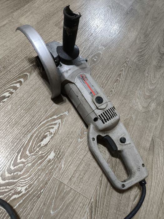 Электроинструмент. Болгарка Crown 180мм.