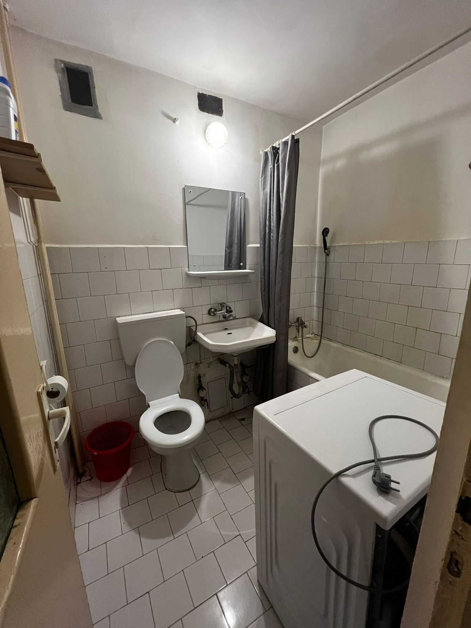 Inchiriez apartament cu o camera in zona Girocului