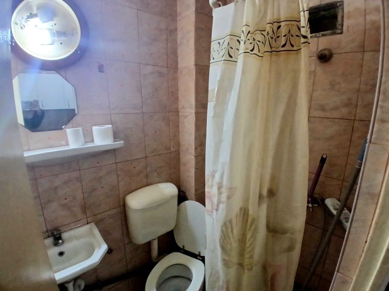 Închiriez garsoniera