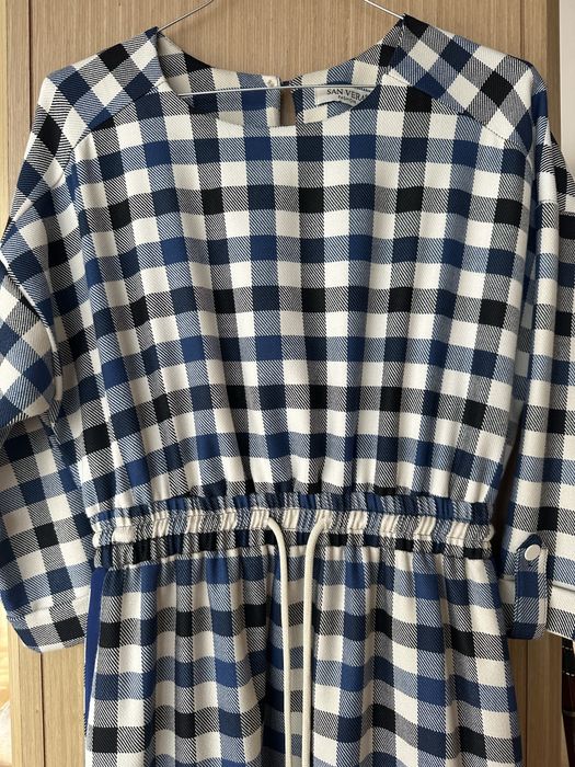 Рокля каре бяло и синьо
