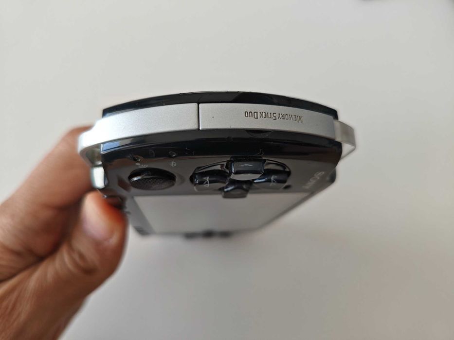 Sony PSP 3000 Playstation Portable - качени много игри