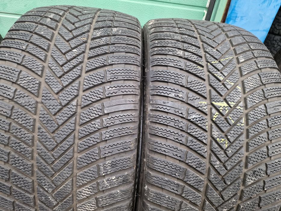 Anvelope 295/35R21 marca Bridgestone, DOT 2022, 6.5 mm