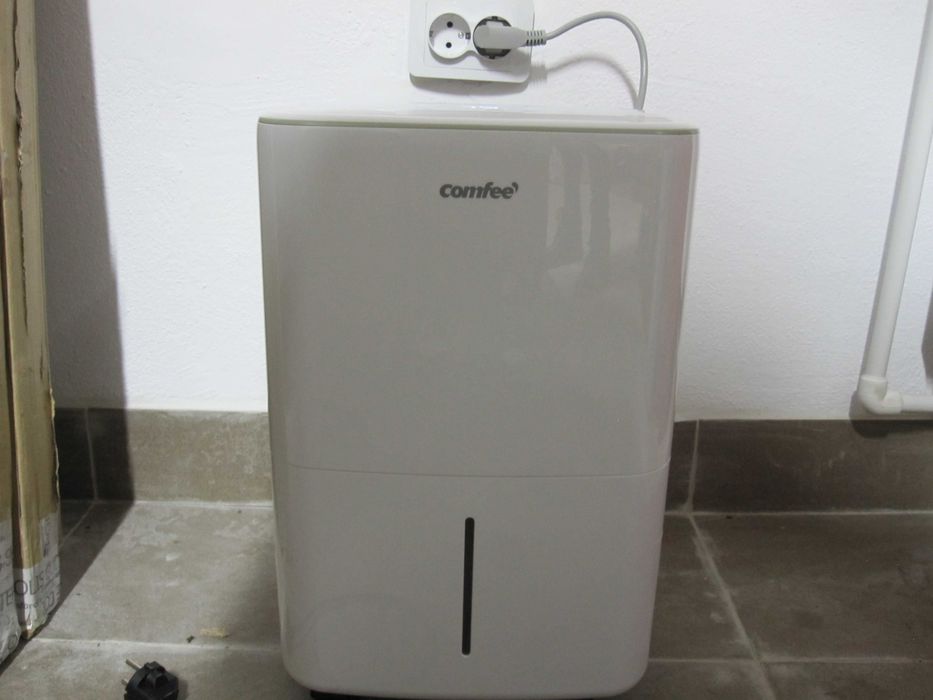 Dezumidificator Comfee MDDN-12DEN7 până la 20 m²/50 m³