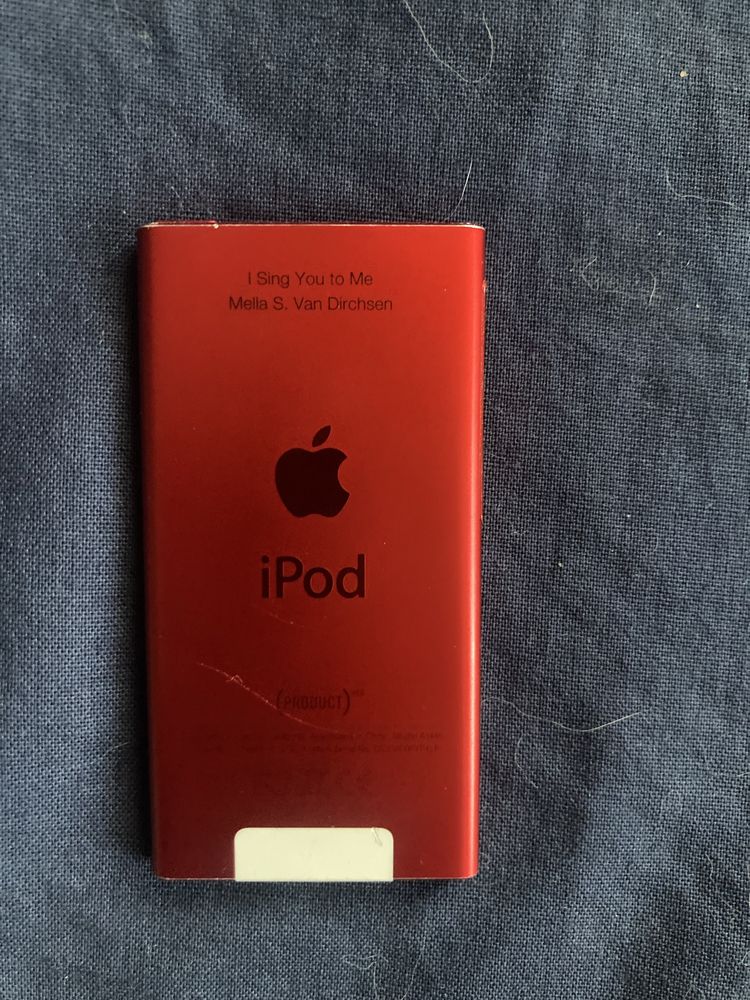 iPod Model A1446 red