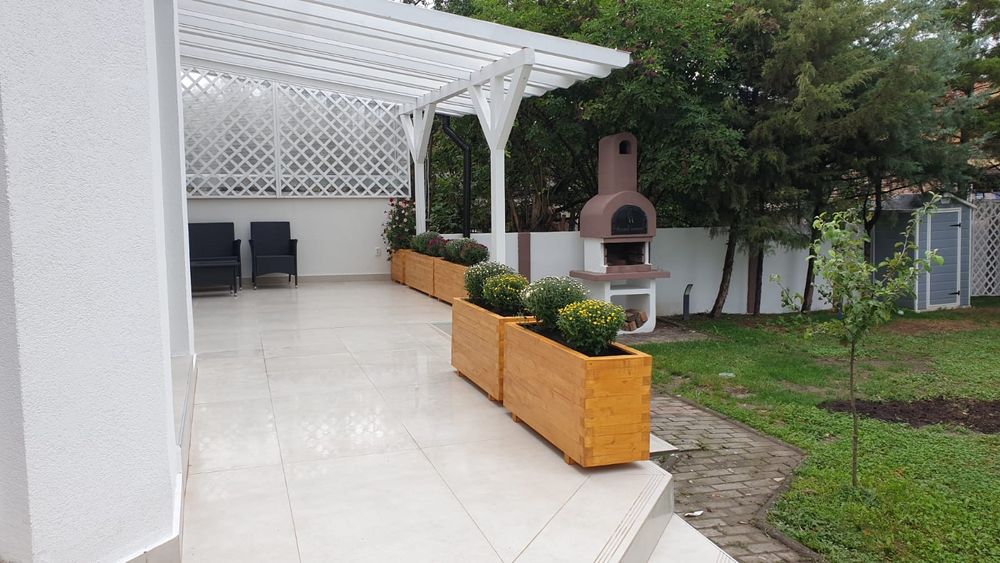 Jardiniere din  lemn