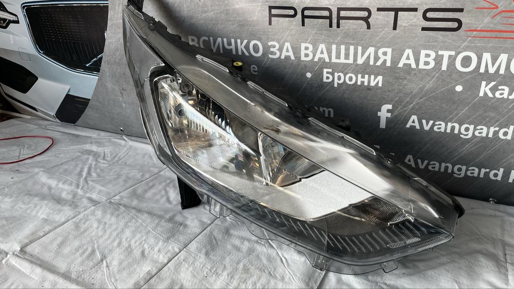 Десен фар Ford Transit Connect