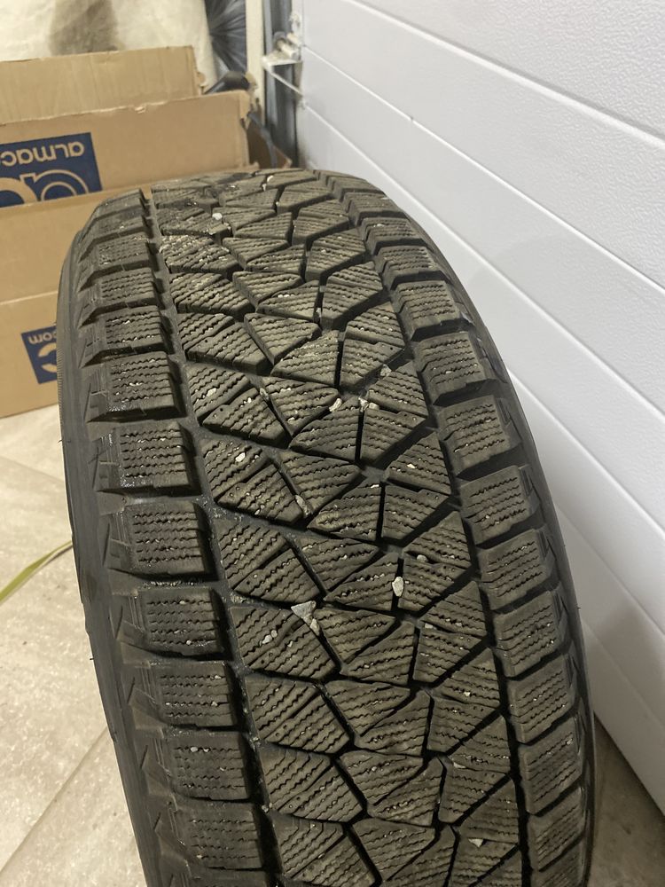 Зимние шины липучка BRIGISTONE BLIZZAK DM-V2 235/55R18 100T