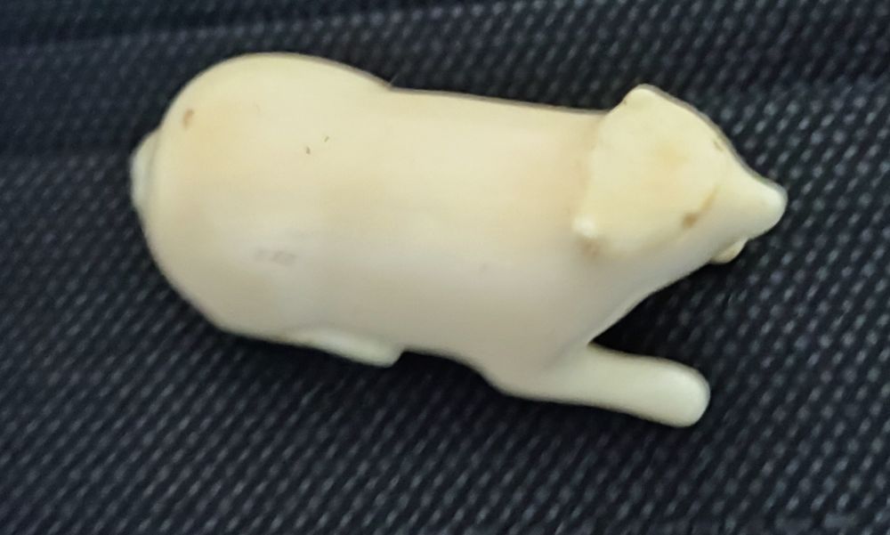 Фигурка из кости моржа. Требуется реставрация.