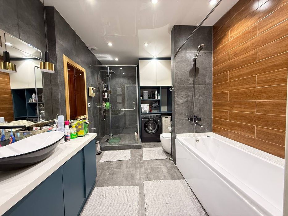 Продаётся 4х комнатная квартира в новостройке: метро Шахристан