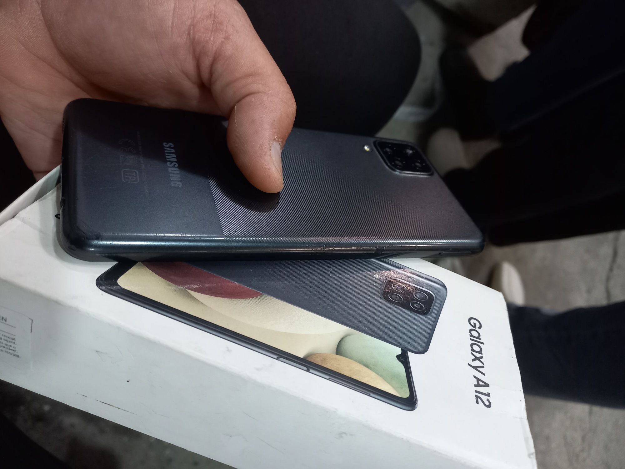 A12 samsung ideal holati tiniq 32GB hotirasi 2 sim kartasi imey bo'gan