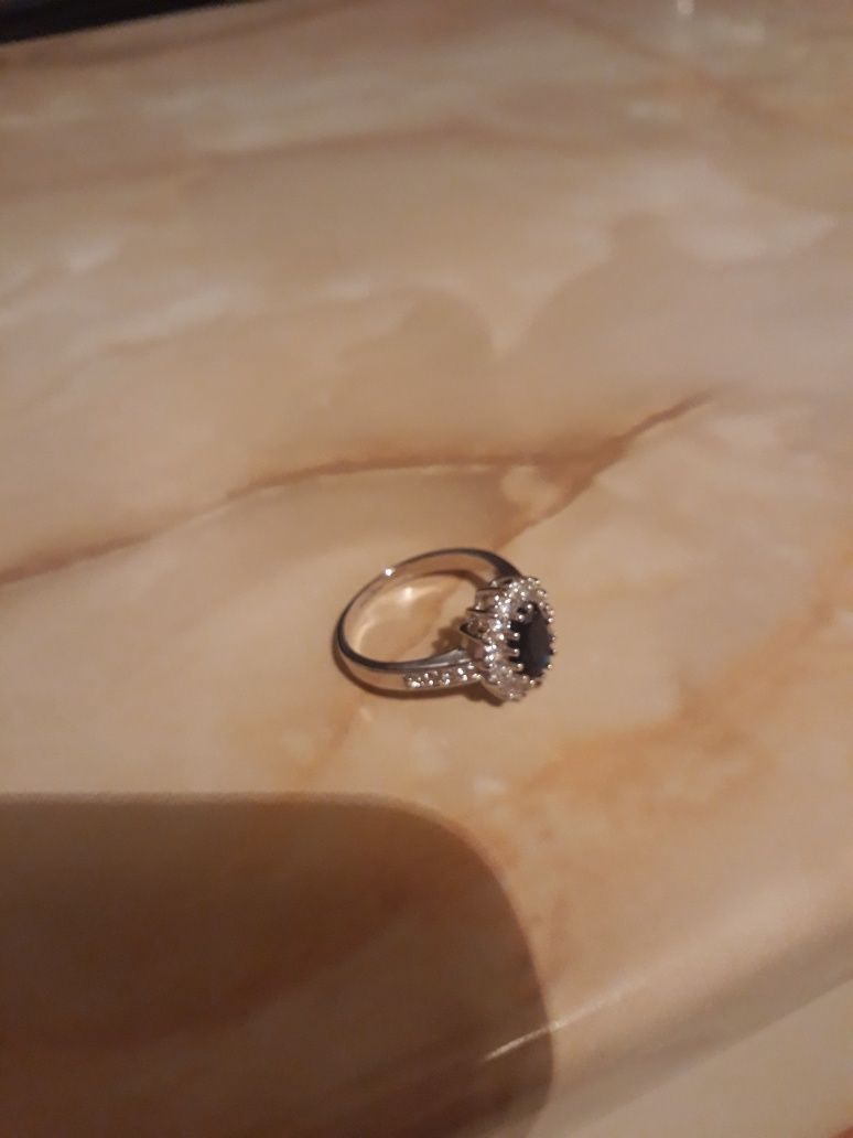 Красив пръстен от Италия с камъни- голям размер диаметър 2 см