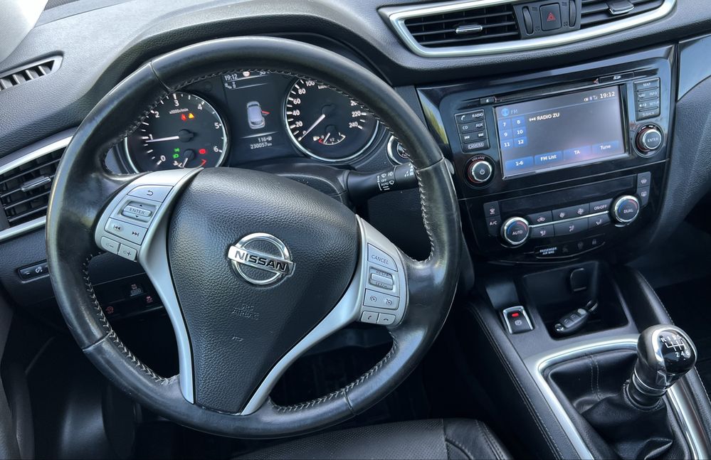 Nissan Qashqai Black edition 4x4*Full Options*Euro 6*Keyless*Panoramic