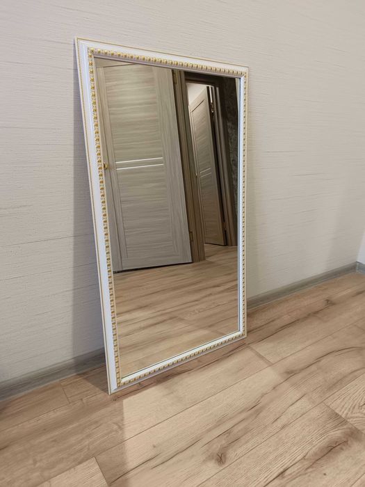 Зеркало настенное в рамке