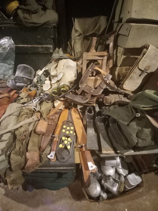 Военна видове маска каска и военна много други оригинал