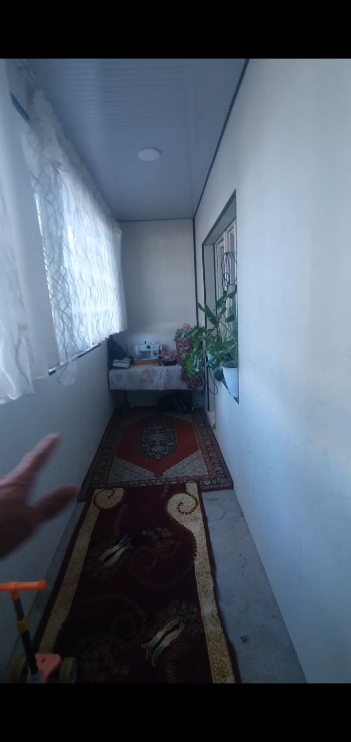 3/2 da 2 xonali 1 etaj srochno sotiladu