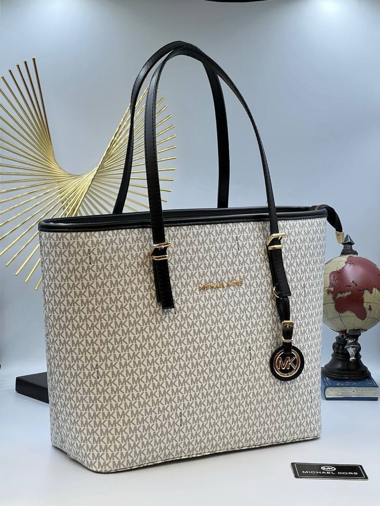 Geanta Michael Kors Noua !!! Dimensiuni 32/28 !!!