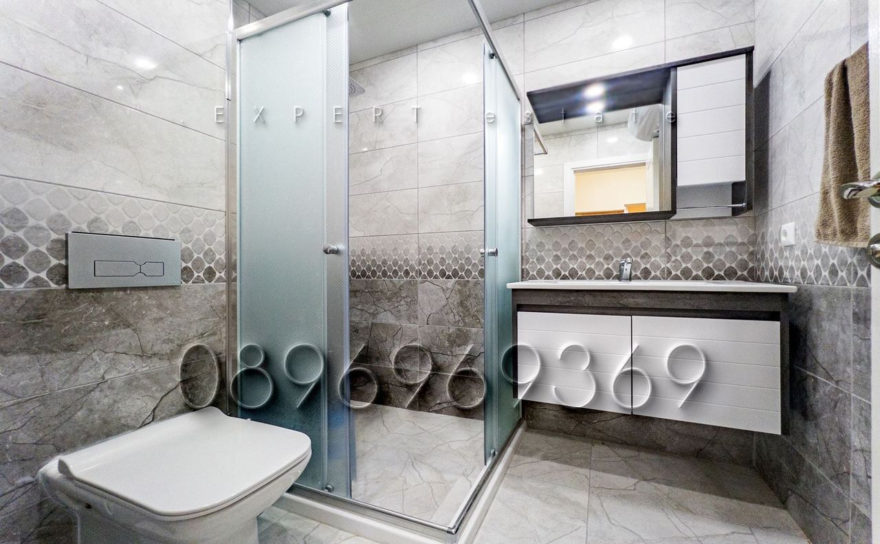 Продава се Двустаен апартамент в Варна, Възраждане 1 - 70 кв.м за 1929 €/кв.м - Снимка #9