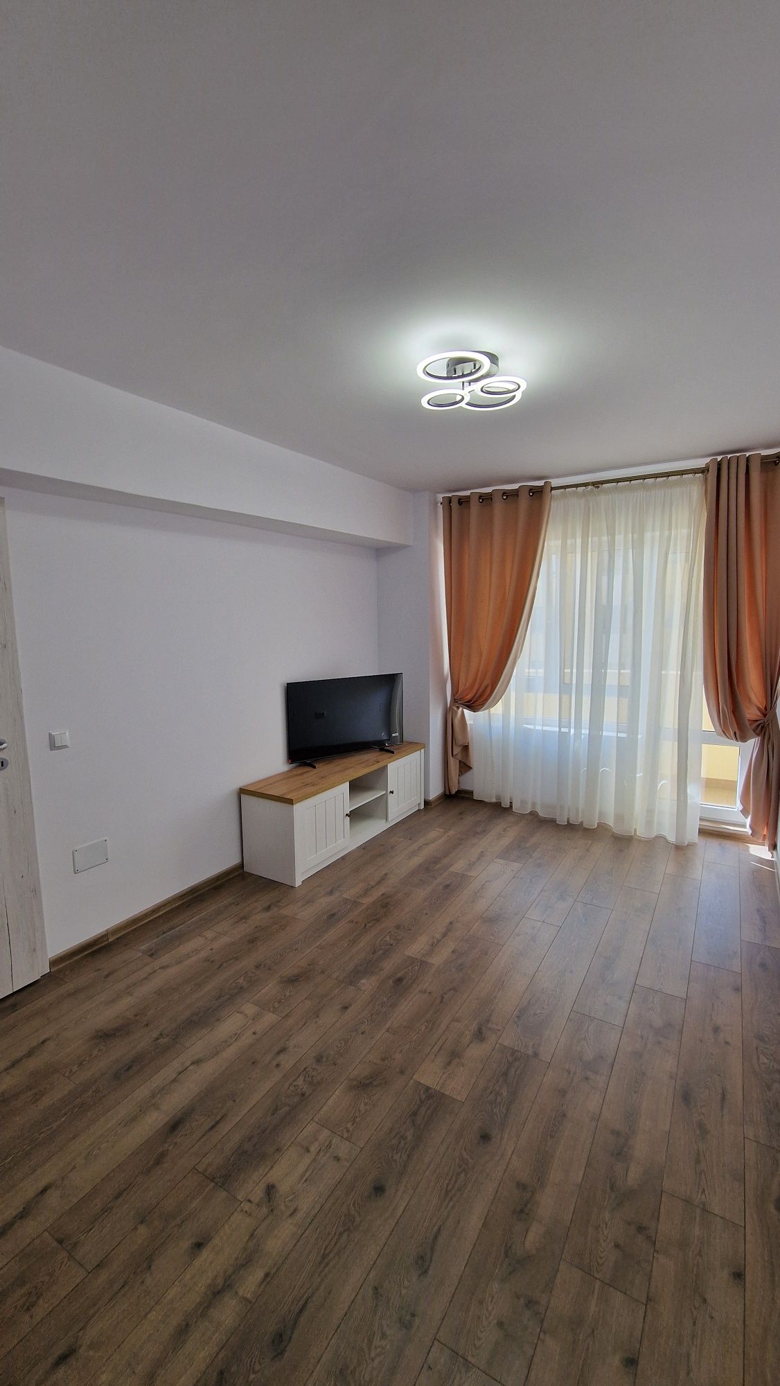 Ideal Residence CUG Apartament cu doua camere, NOU,decomandat, et 8