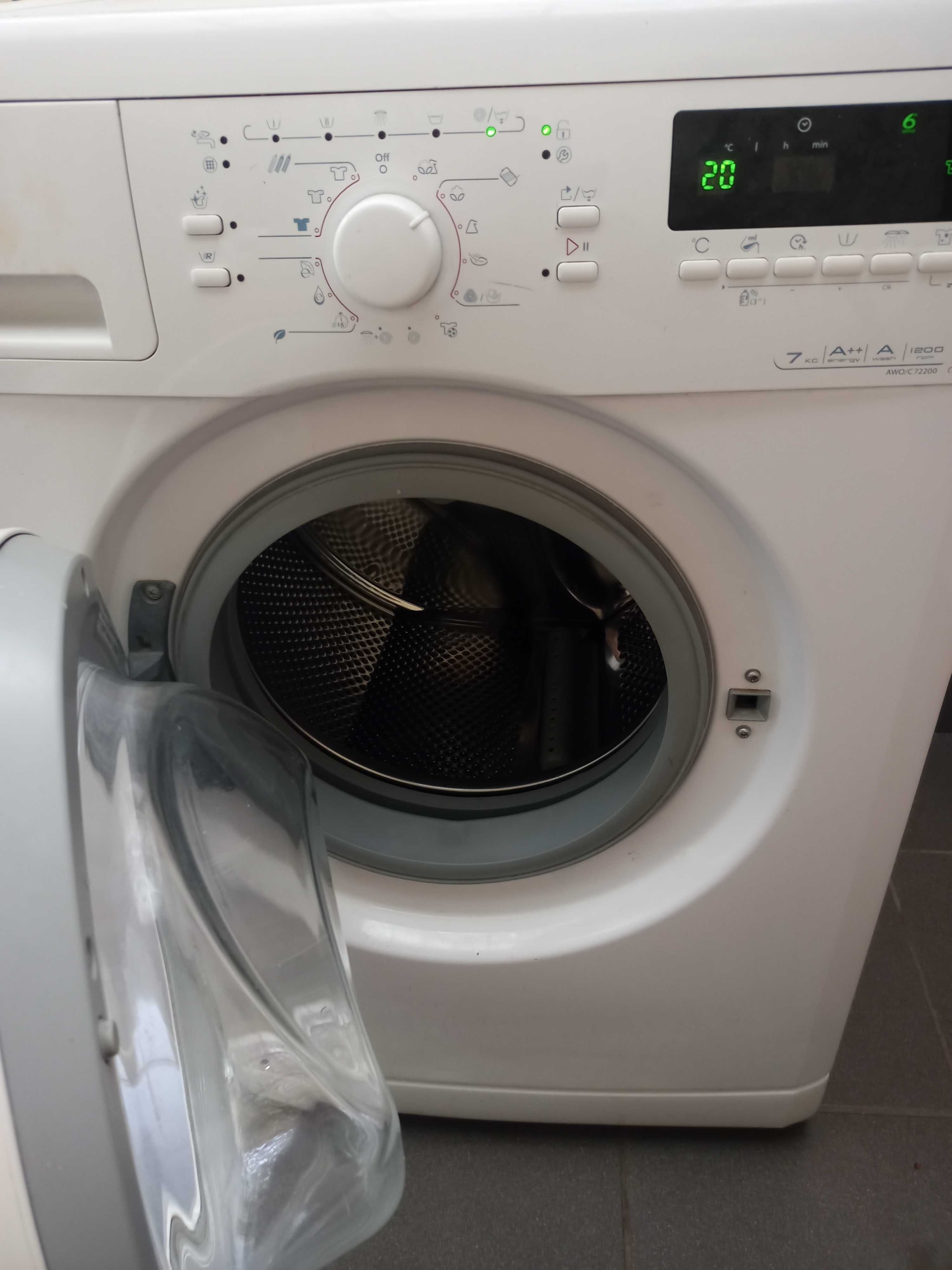 Mașină de spălat automată Whirlpool cu defect,7 kg 1200 rotați