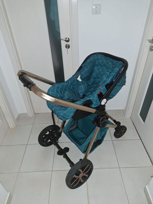 Vând cărucior 3 în 1