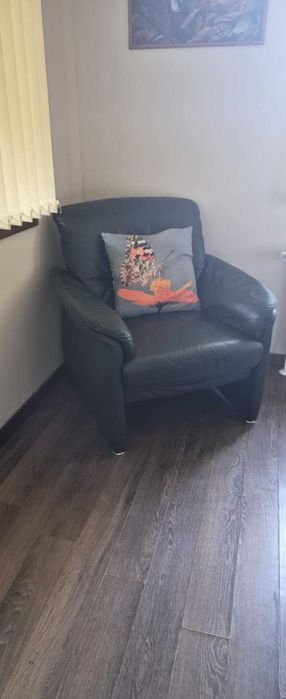 Кожен фотьойл с табуретка - комплект