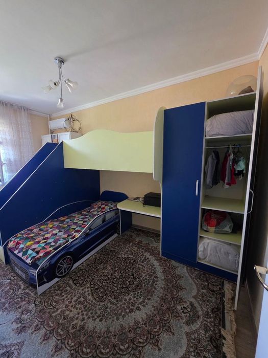 Продается детский двух этажный кравать + шкаф