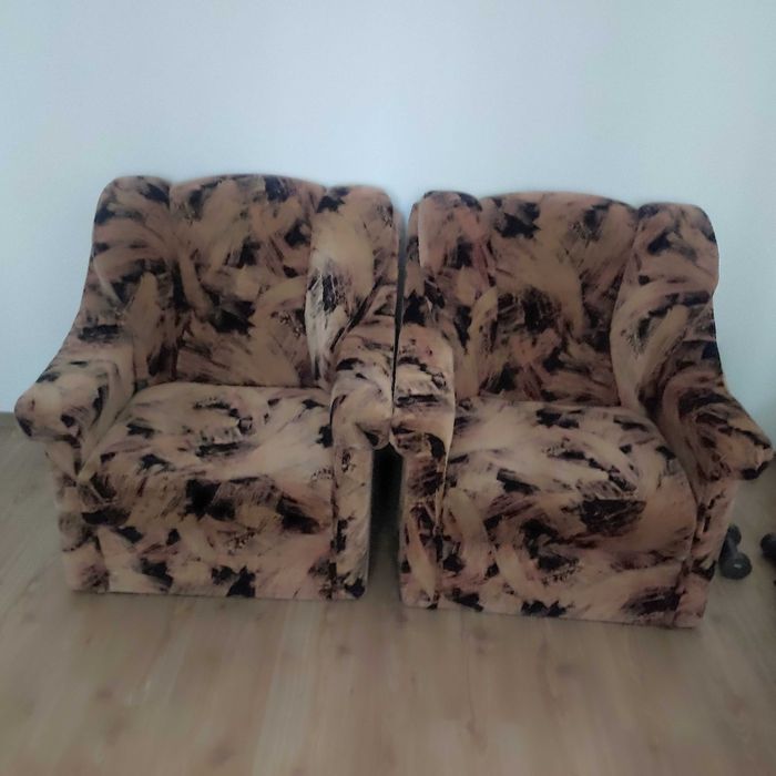 Vând canapea extensibila si doua fotolii
