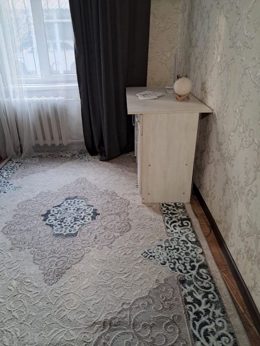 Парта, стол книжный продаем в связи с переездом