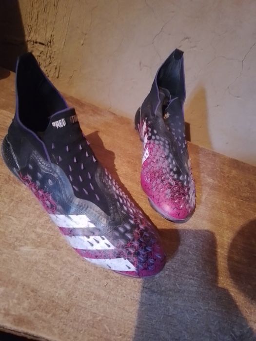 Продам бутсы футбольные