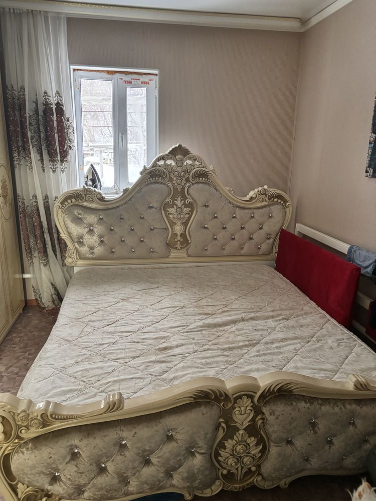 Продам двухспальную кровать