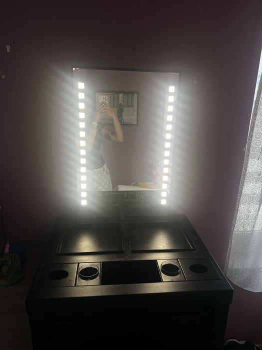 Masuta de machiaj metalica