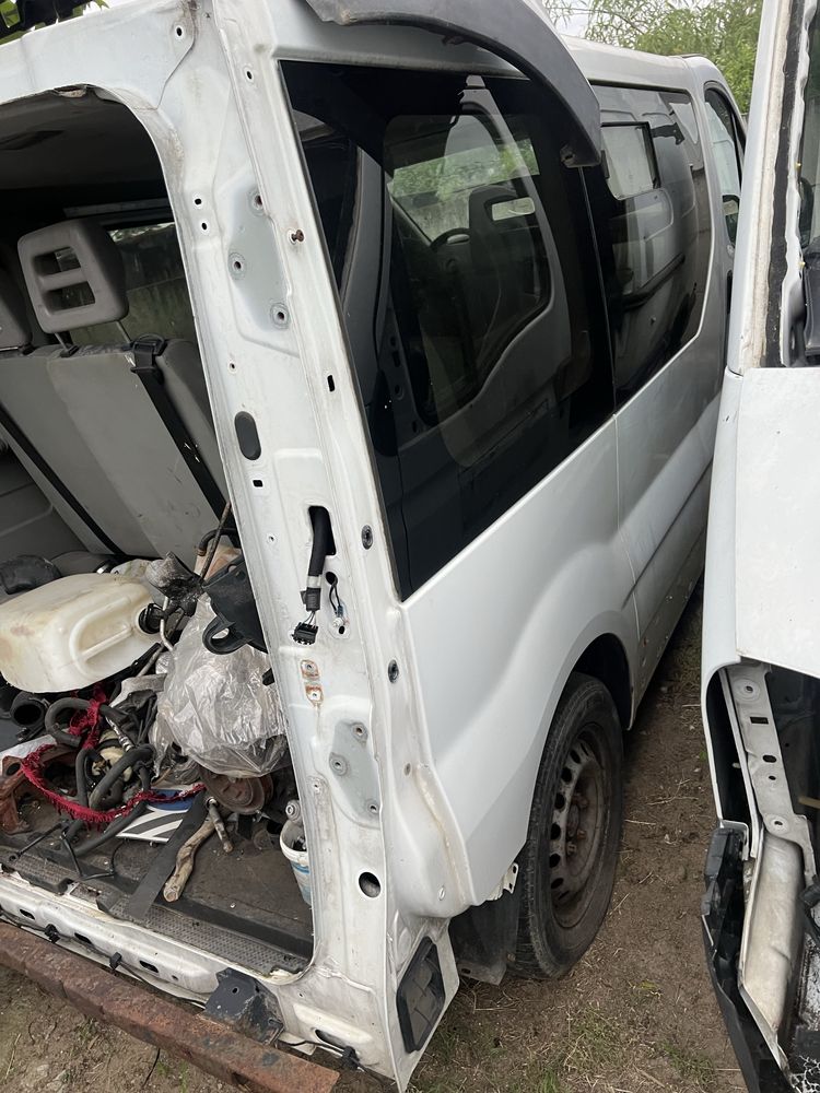 Dezmembrez desfac piese  Opel Vivaro Renault trafic Primastar