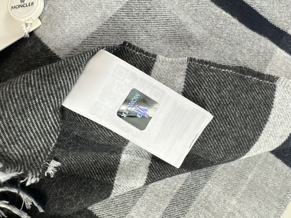 Унисекс шал на MoOncler