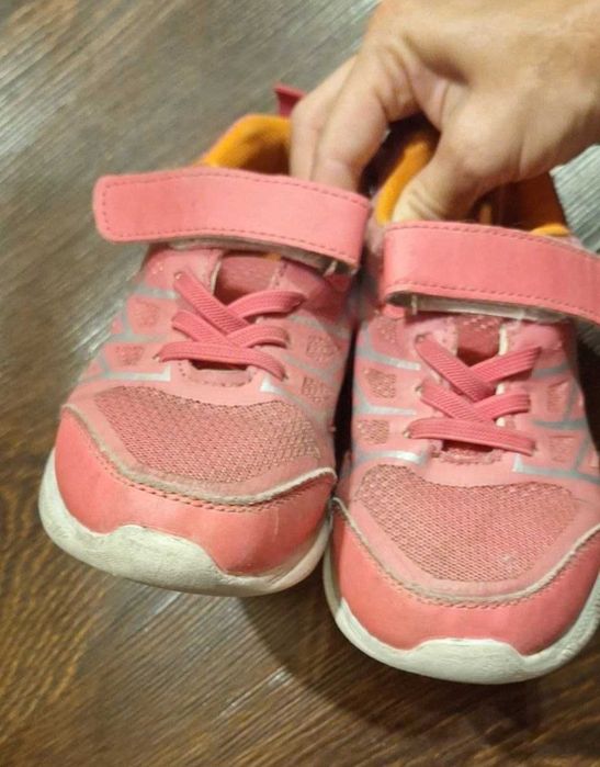 Кроссовки для девочки  30-31 размер