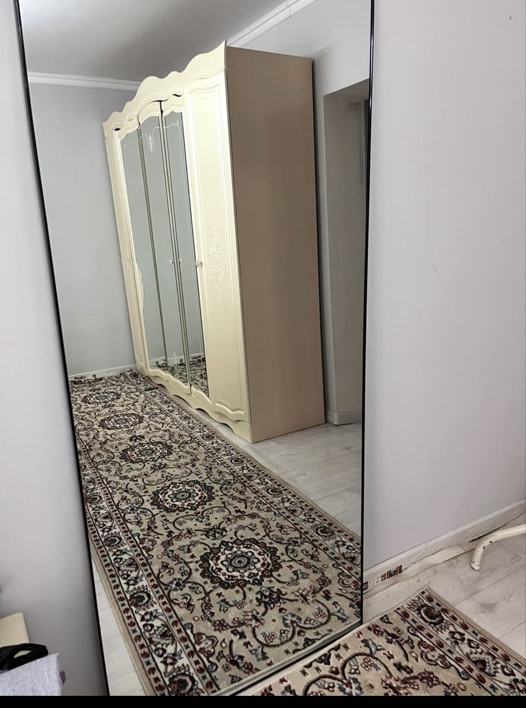 Стенка в отличном состояние Диван Ковры