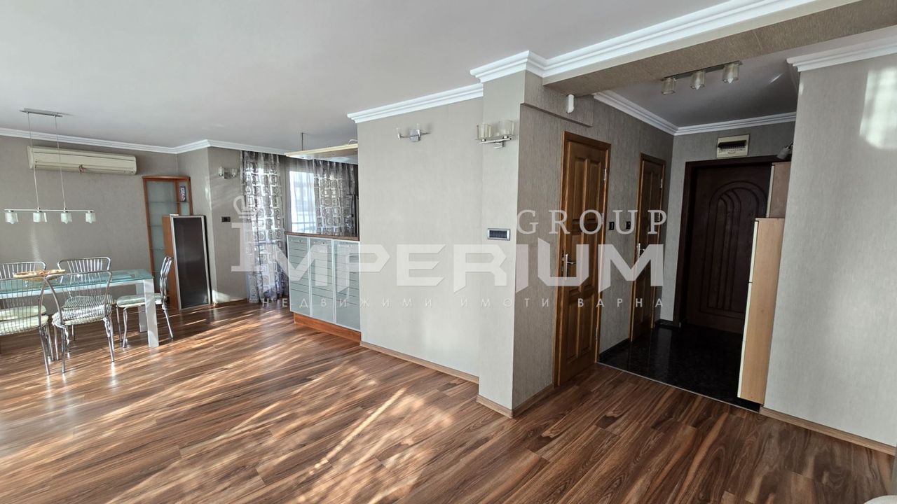 Дава се под наем Тристаен апартамент в Варна, Център - 120 кв.м за 816 € - Снимка #3