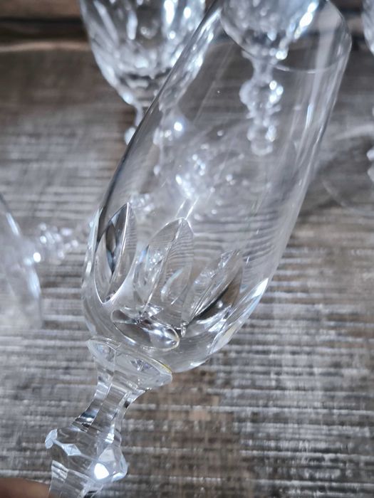 Кристални чаши за бели вина