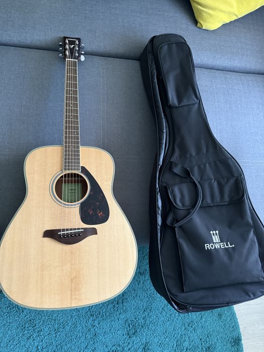 Акустическая гитара