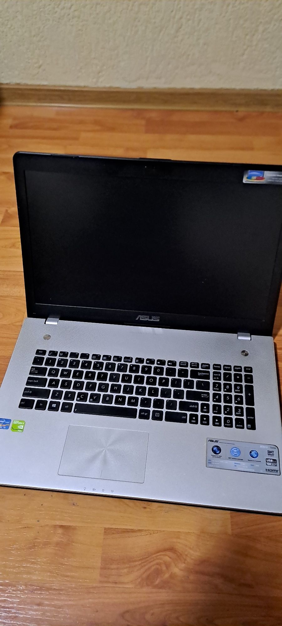 Laptop Assus i5 diagonala 17,2inch