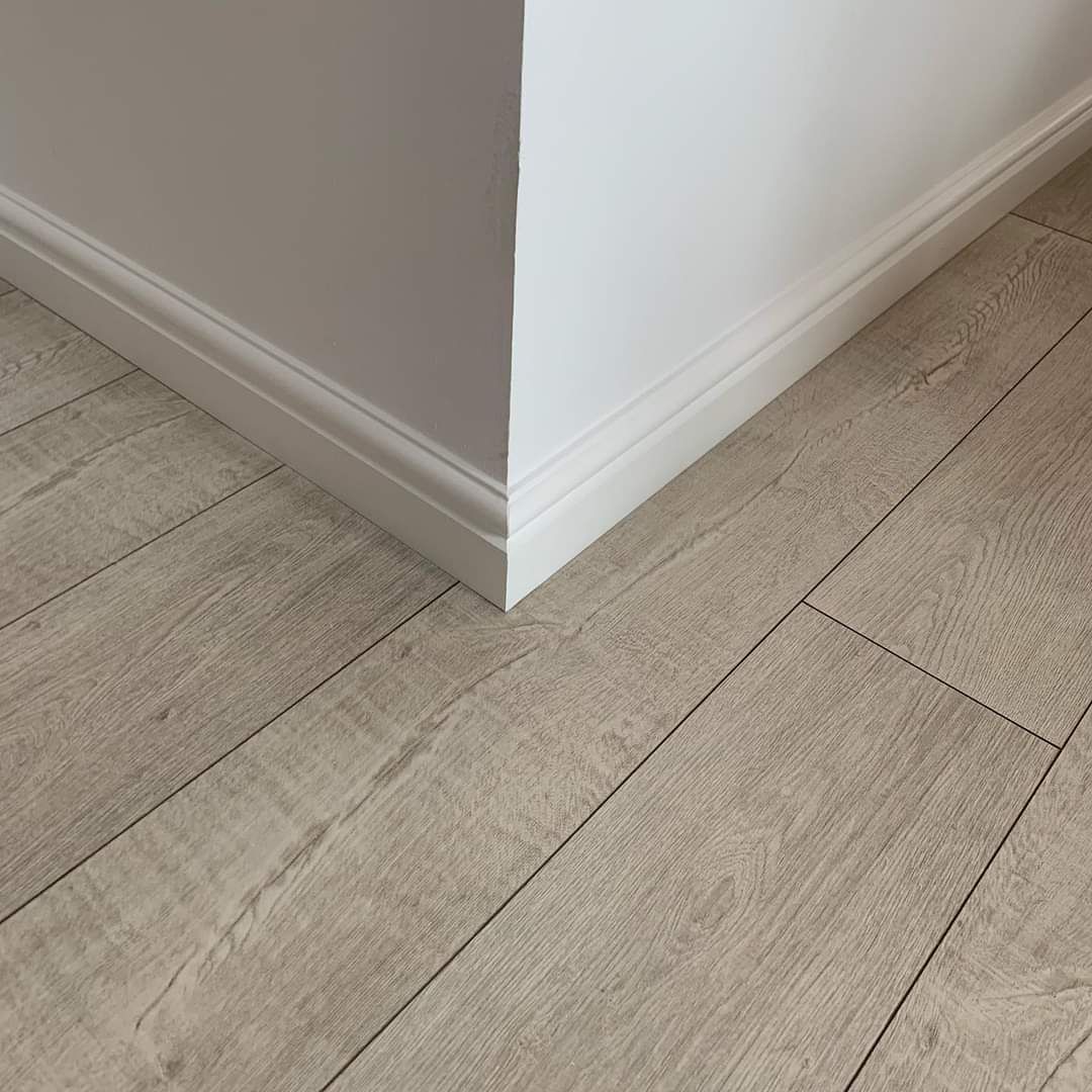 Montaj plinta 45 grade și parchet laminat