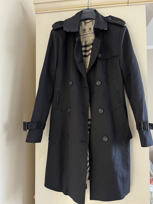 Тренчкот Burberry в тъмносин цвят