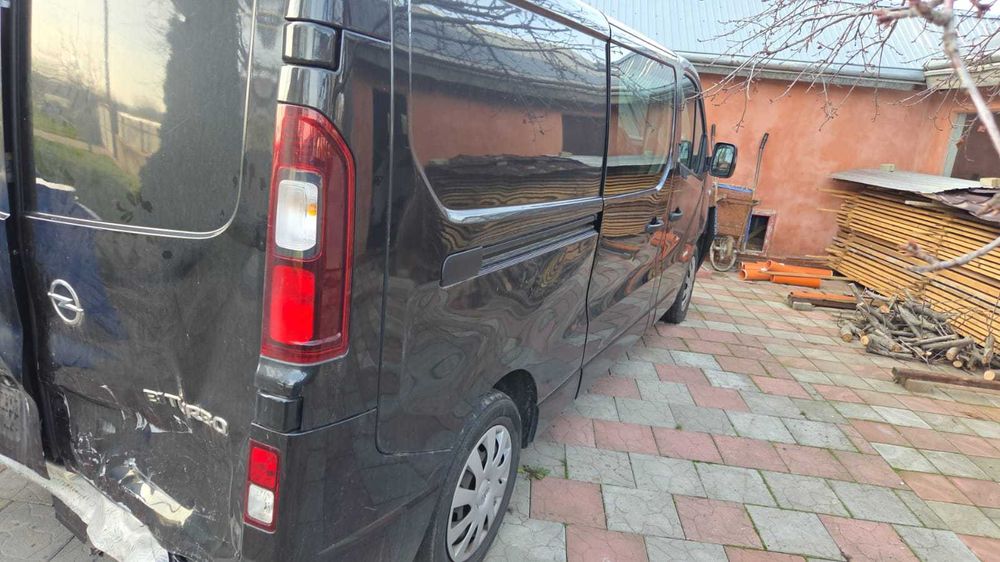 opel vivaro 5 locuri 1.6d 2015 avariat