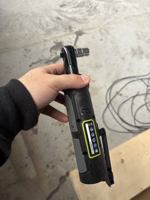 Акумулаторна тресчотка 3/8