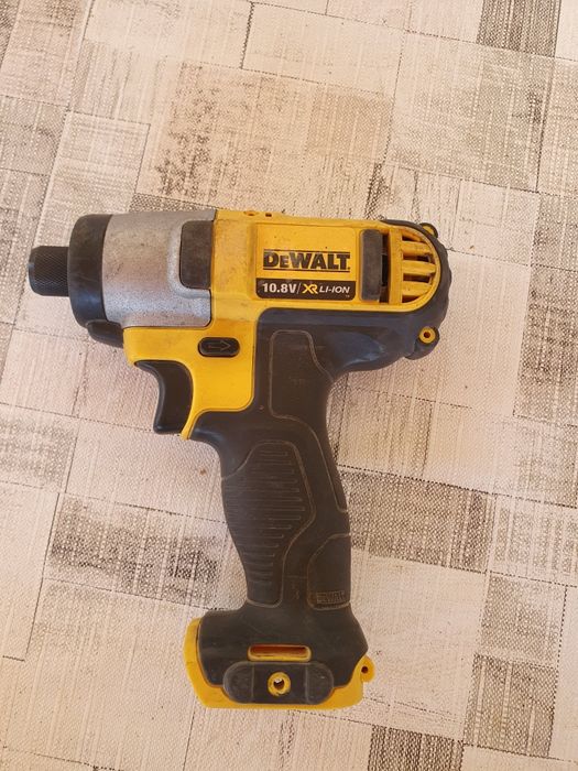 Продавам оригинални dewalt работи перфектно