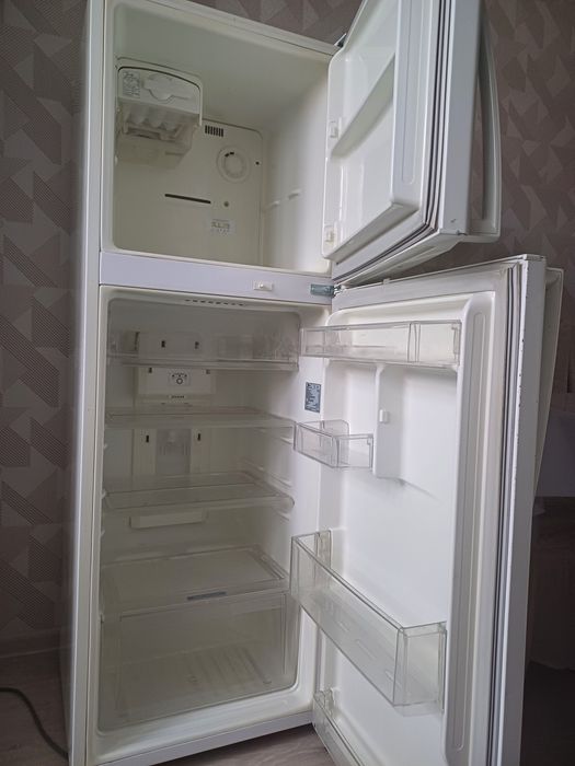 Продам Холодильник LG