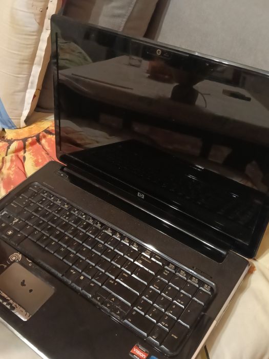 Лаптоп, не работи, може да става за части