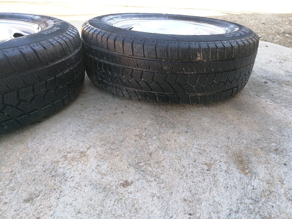 Anvelope iarnă 215 65 r16 cu jante tabla Duster