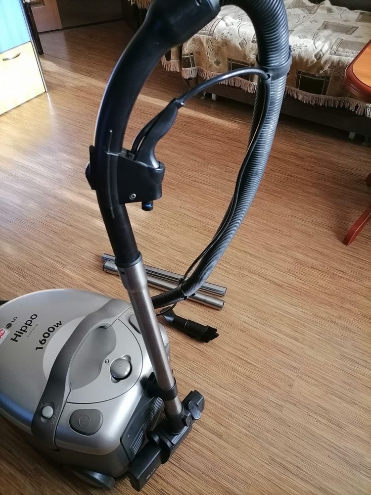 Продам рабочий пылесос