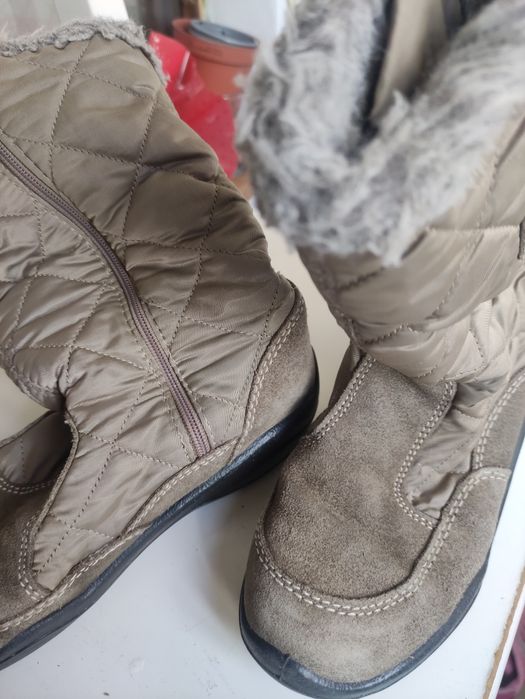 Зимни детски ботуши.