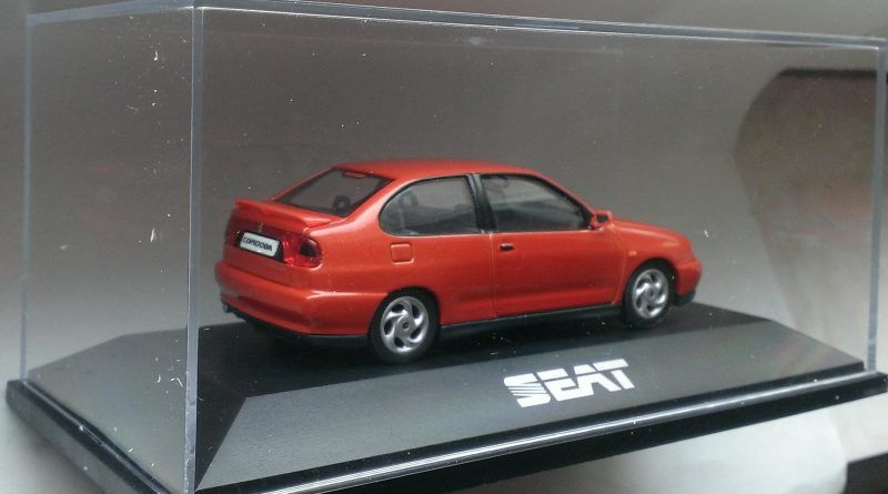 Macheta Seat Cordoba Coupe Facelift 1996 rosu - Herpa 1/43 noua